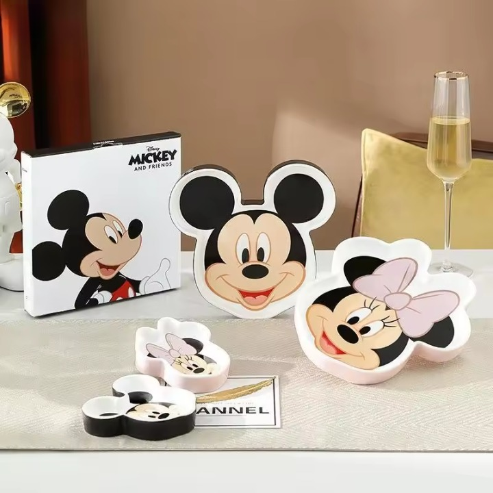 Mickey & Minnie Plates