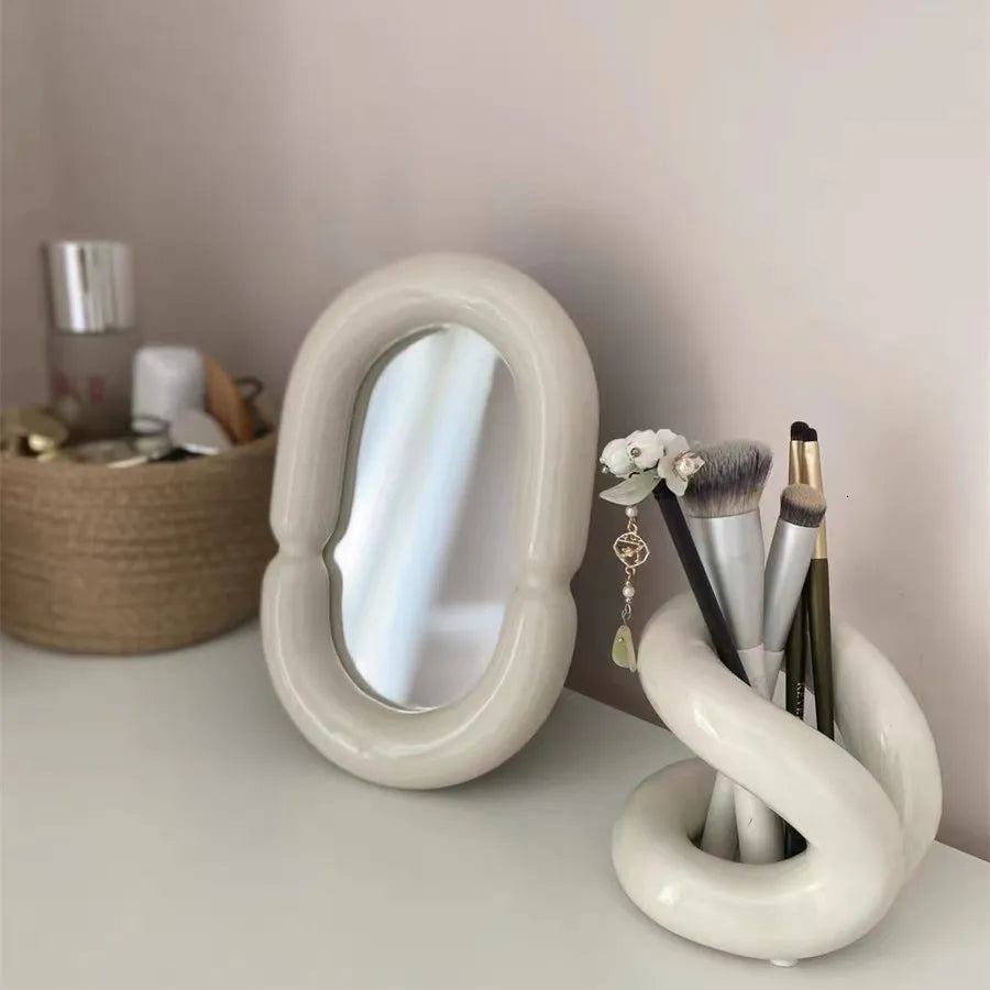 Abstract Loop Makeup Brush Holder